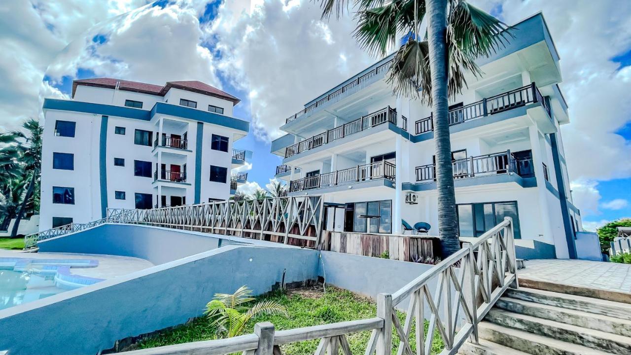 Majula Boutique Hotel Serrekunda Esterno foto
