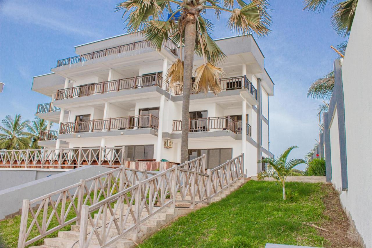 Majula Boutique Hotel Serrekunda Esterno foto