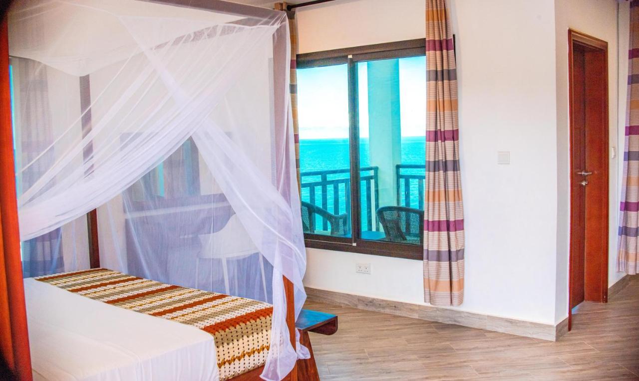 Majula Boutique Hotel Serrekunda Esterno foto